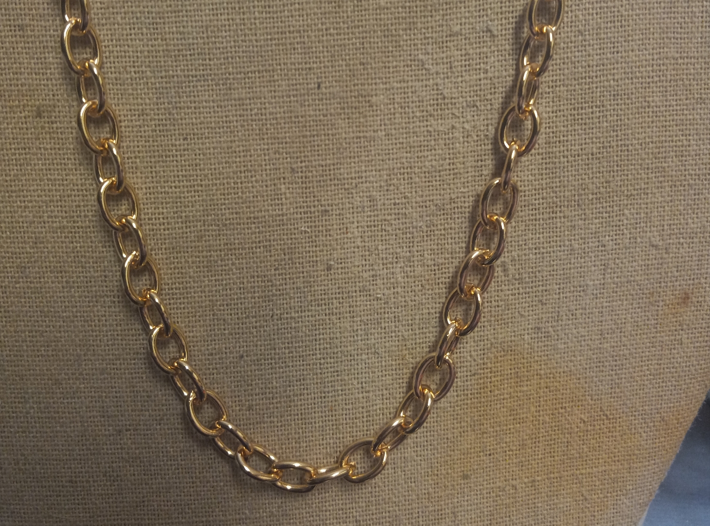 6 New Womens Chains 2 6$